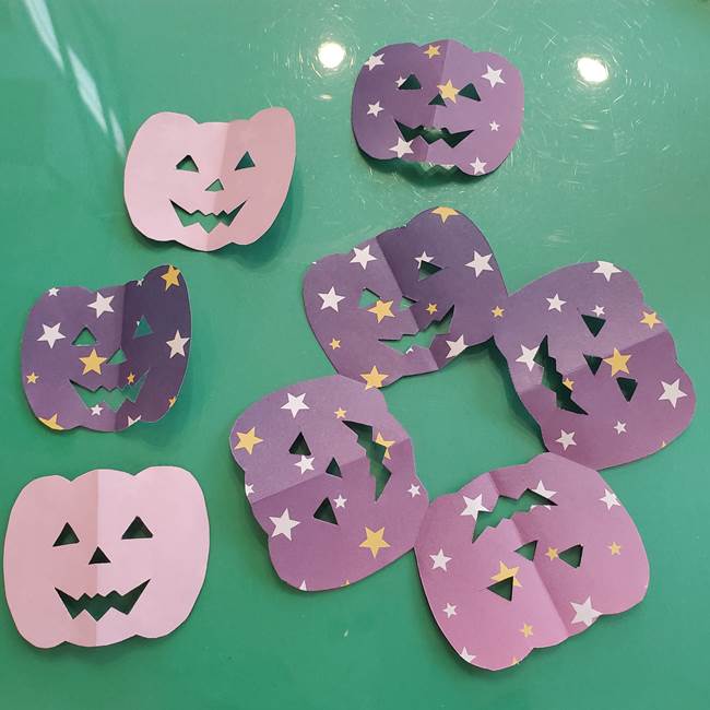 ハロウィンのかぼちゃ 折り紙の切り抜きで作れる！折り方切り方を紹介♪