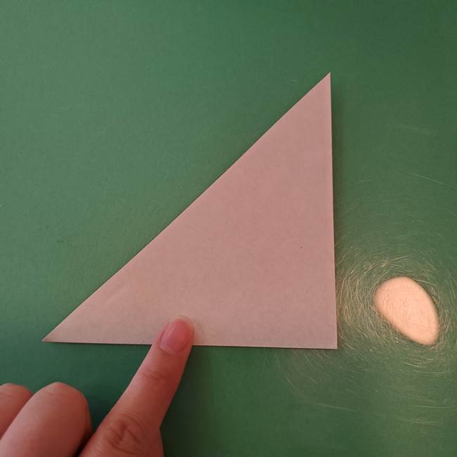 ハロウィンの折り紙 切り絵のコウモリの切り方折り方①折り方(3)