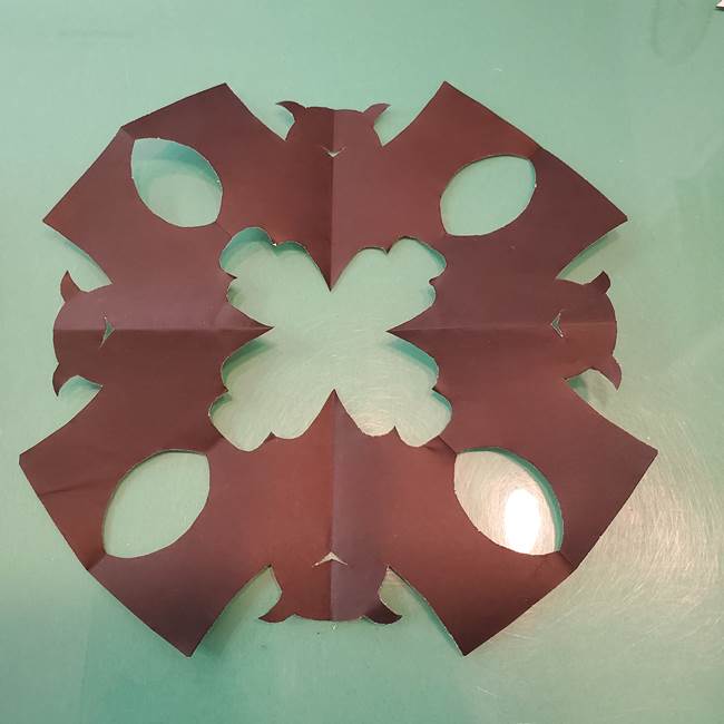ハロウィンの折り紙 切り絵のコウモリの切り方折り方②切り方(10)