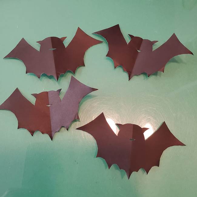 ハロウィンの折り紙 切り絵のコウモリの切り方折り方②切り方(11)