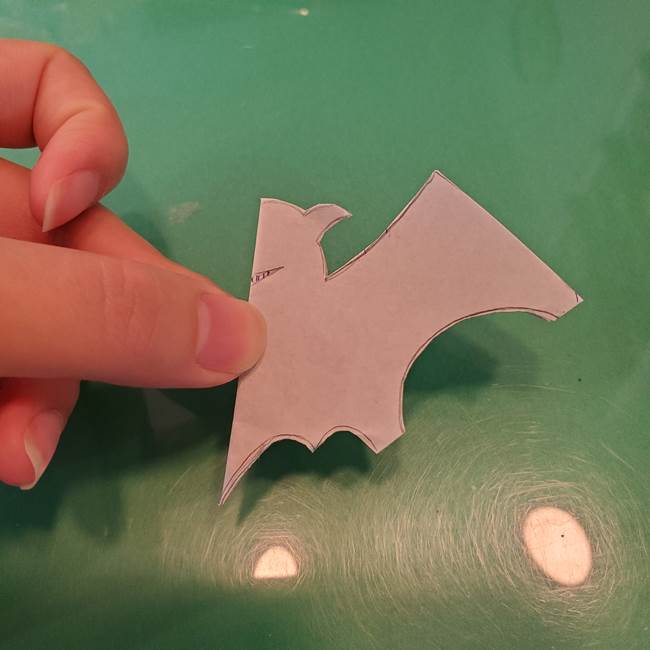 ハロウィンの折り紙 切り絵のコウモリの切り方折り方②切り方(6)