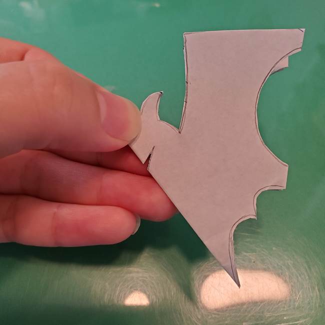 ハロウィンの折り紙 切り絵のコウモリの切り方折り方②切り方(7)