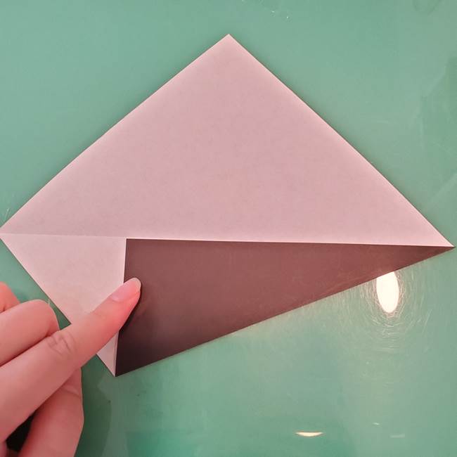 魔女の折り紙 幼児でも簡単な折り方作り方①折る(4)