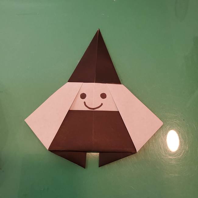 魔女の折り紙 幼児でも簡単な折り方作り方②顔(2)