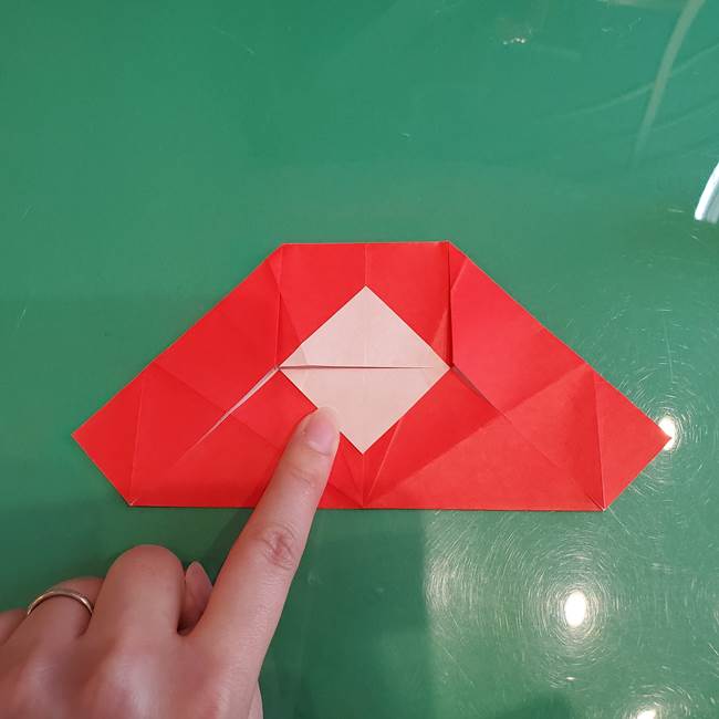 折り紙でサンタクロースを自立させる折り方作り方(19)