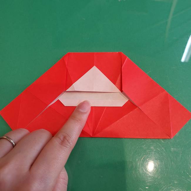 折り紙でサンタクロースを自立させる折り方作り方(24)