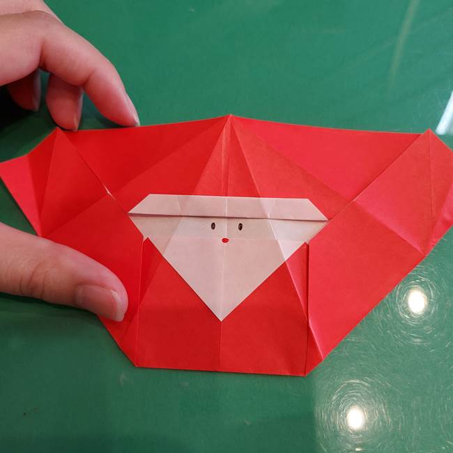 折り紙でサンタクロースを自立させる折り方作り方(25)