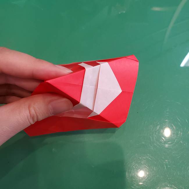 折り紙でサンタクロースを自立させる折り方作り方(26)