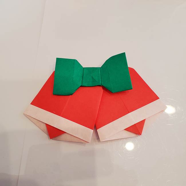 折り紙一枚でクリスマスのベルとリボンは作れる！平面飾りやカードにも♪