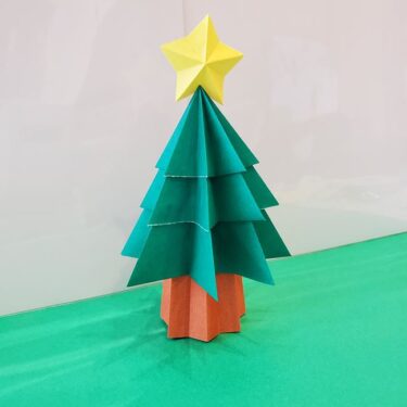 折り紙のクリスマスツリーは星付きで立体的なのに簡単 子供もつくれる作り方折り方 子供と楽しむ折り紙 工作