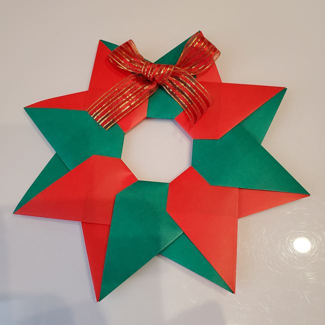 クリスマスの折り紙 リース(8枚)の折り方は簡単♪壁面飾りアレンジ色々(2)