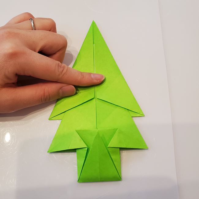 クリスマスもみの木の折り紙 簡単な折り方作り方③完成(3)
