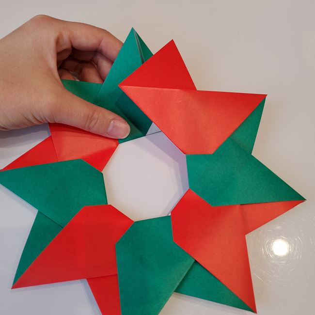 クリスマスリース 折り紙8枚でつくる折り方作り方②組み合わせ(7)