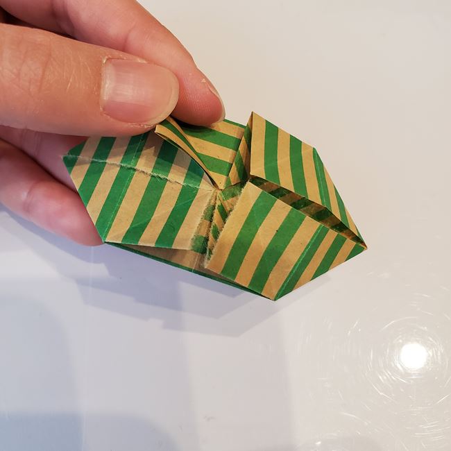 クリスマスリースの折り紙 おしゃれで立体的な作り方折り方②パーツ(8)