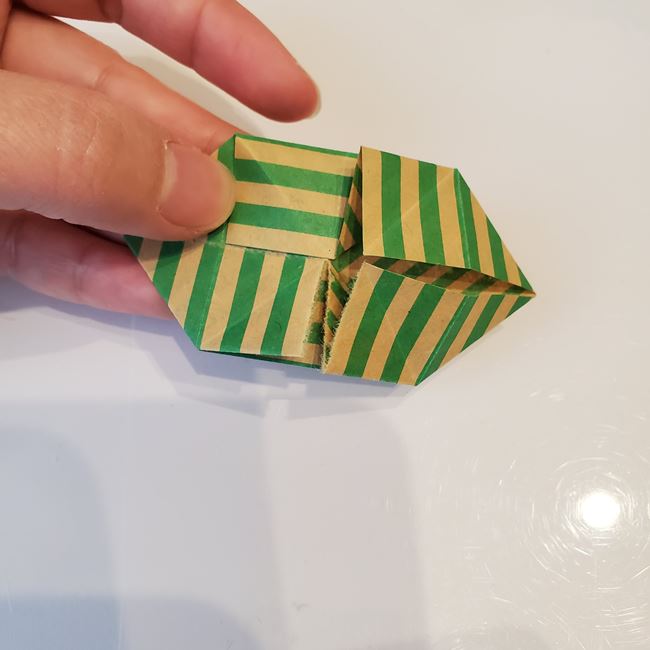 クリスマスリースの折り紙 おしゃれで立体的な作り方折り方②パーツ(9)