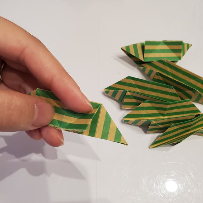 クリスマスリースの折り紙 おしゃれで立体的な作り方折り方③組み合わせ(1)