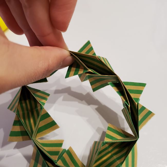 クリスマスリースの折り紙 おしゃれで立体的な作り方折り方③組み合わせ(10)