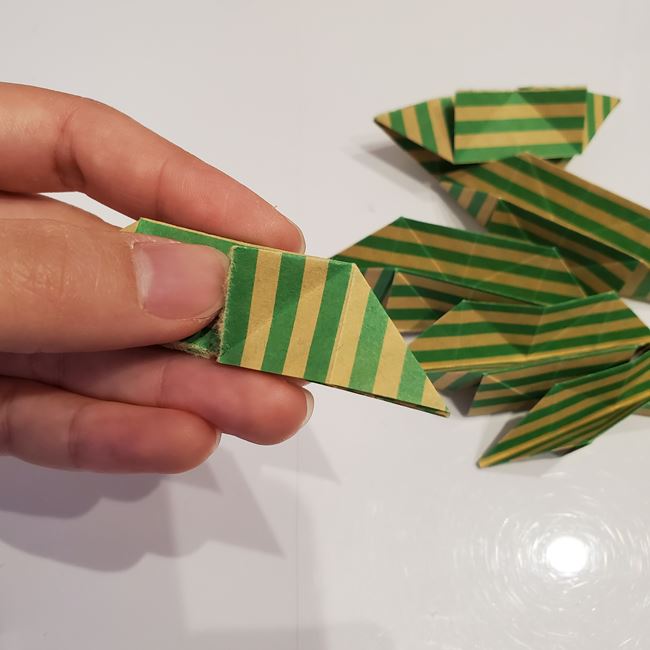 クリスマスリースの折り紙 おしゃれで立体的な作り方折り方③組み合わせ(2)