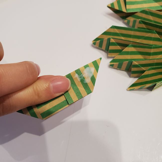 クリスマスリースの折り紙 おしゃれで立体的な作り方折り方③組み合わせ(4)
