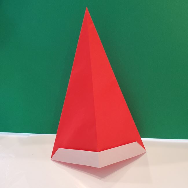 サンタさんの帽子の折り紙 立体的でかぶれるのに簡単！クリスマスの飾りにも♪