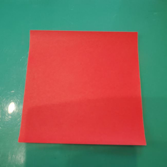サンタさんの帽子の折り紙は立体的で簡単♪用意するもの(1)