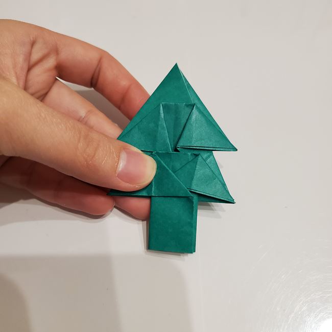 折り紙 クリスマスツリーの壁飾りの折り方作り方②木(17)