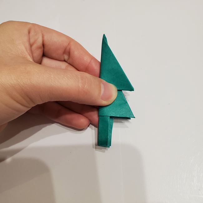 折り紙 クリスマスツリーの壁飾りの折り方作り方②飾り方(1)
