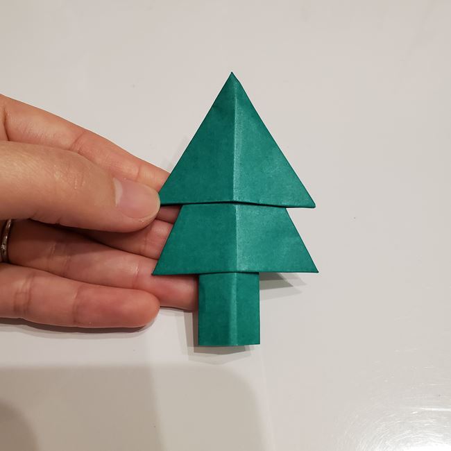 折り紙 クリスマスツリーの壁飾りの折り方作り方②飾り方(2)