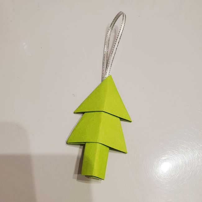 折り紙 クリスマスツリーの壁飾りの折り方作り方②飾り方(6)