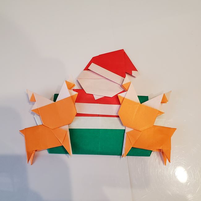 折り紙 トナカイとそりに乗ったサンタクロースの作り方折り方④完成(3)