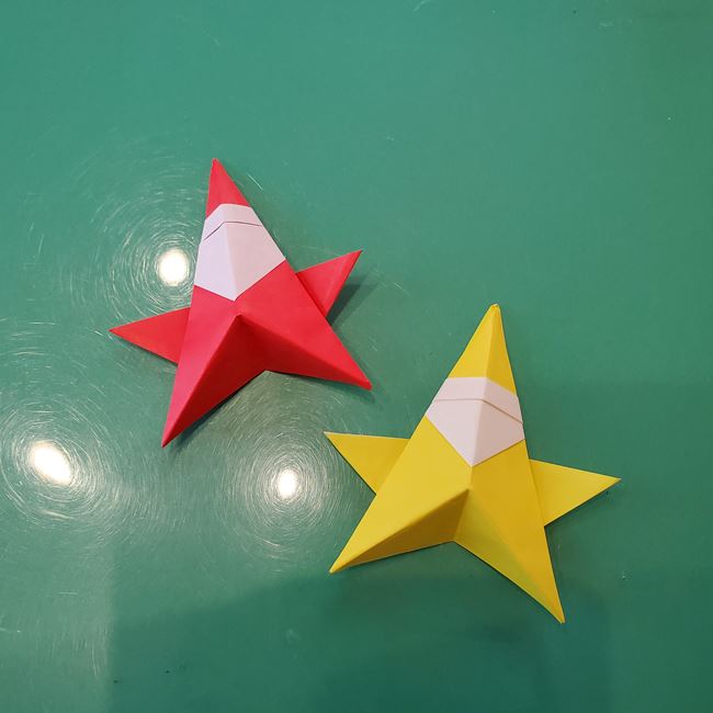 折り紙でサンタが星形に☆立体的な星型でクリスマスツリーの飾りにも！