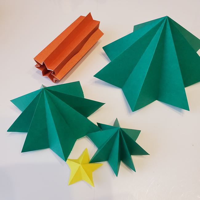 折り紙のクリスマスツリー星付きで立体的な作り方折り方④完成(1)