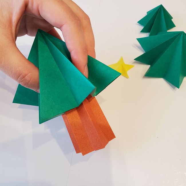 折り紙のクリスマスツリー星付きで立体的な作り方折り方④完成(3)