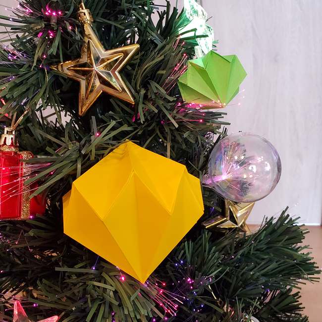 クリスマスオーナメントの折り紙でおしゃれに飾り付け 簡単な作り方をご紹介 子供と楽しむ折り紙 工作