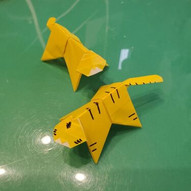 折り紙のくす玉 正月 和柄 の折り方 作り方は簡単 子供と豪華な新年の飾りをつくろう 子供と楽しむ折り紙 工作