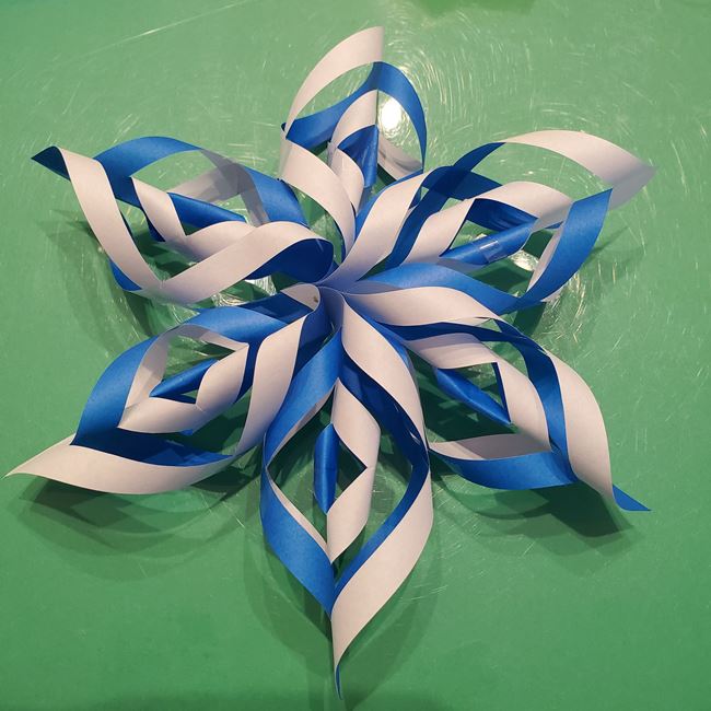アナ雪の結晶は折り紙で簡単！立体的でかっこいいはさみを使った折り方作り方