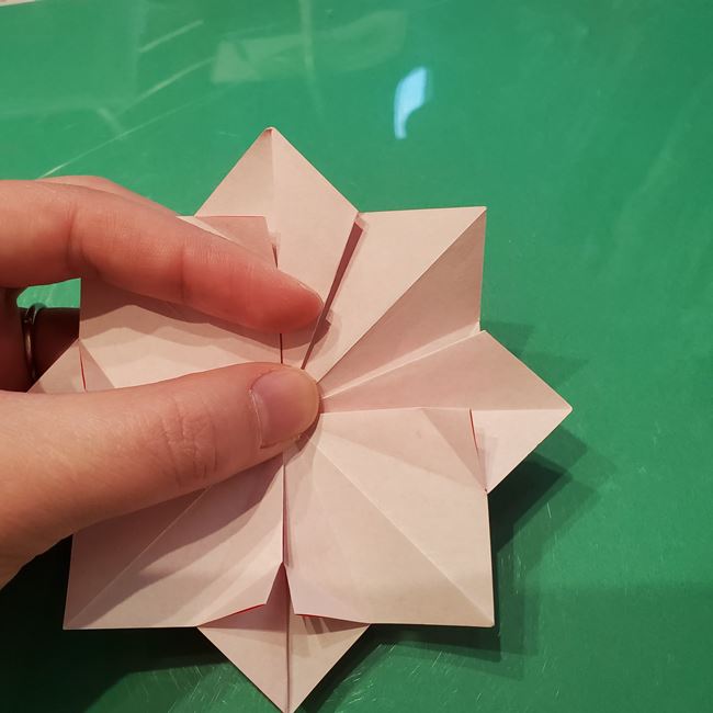 作り方 ポインセチアの折り紙を立体的につくる方法(花の折り方)③花びら(10)