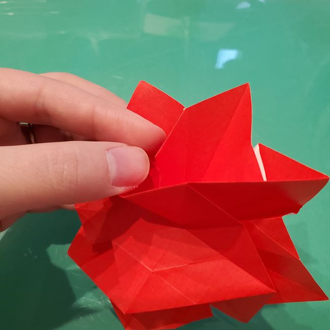 作り方 ポインセチアの折り紙を立体的につくる方法(花の折り方)③花びら(15)