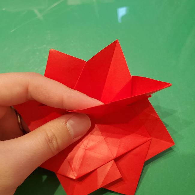 作り方 ポインセチアの折り紙を立体的につくる方法(花の折り方)③花びら(16)