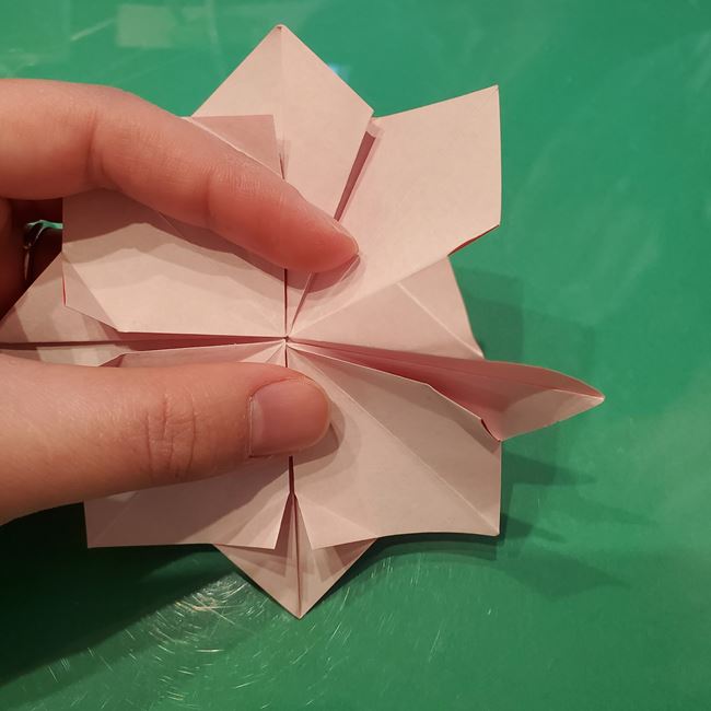 作り方 ポインセチアの折り紙を立体的につくる方法(花の折り方)③花びら(8)