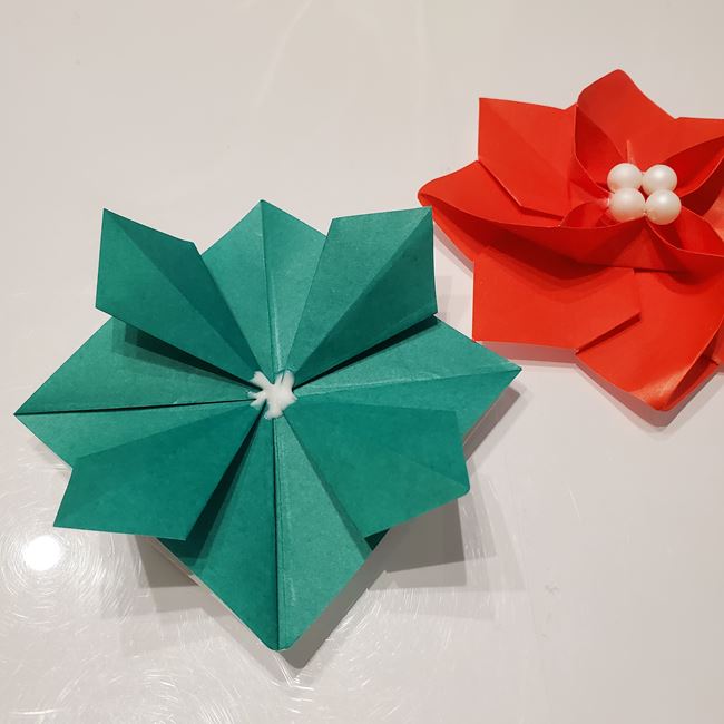 作り方 ポインセチアの折り紙を立体的につくる方法(花の折り方)④調整(11)
