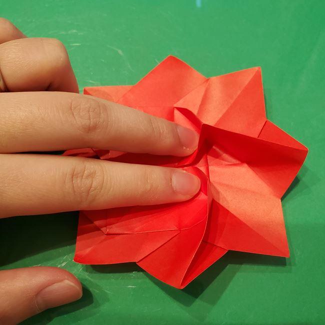 作り方 ポインセチアの折り紙を立体的につくる方法(花の折り方)④調整(3)