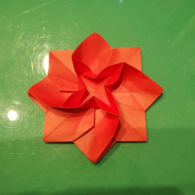 作り方 ポインセチアの折り紙を立体的につくる方法(花の折り方)④調整(4)