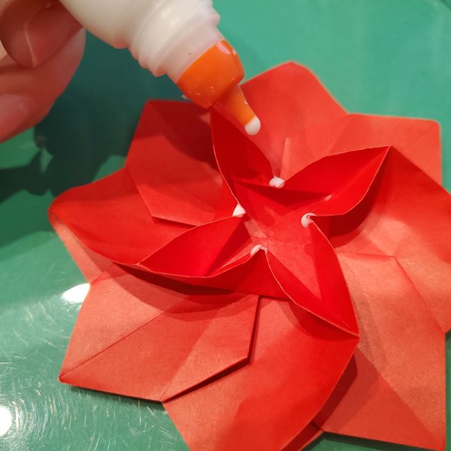 作り方 ポインセチアの折り紙を立体的につくる方法(花の折り方)④調整(7)