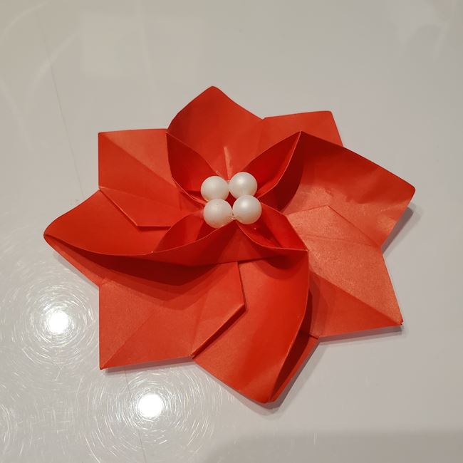 作り方 ポインセチアの折り紙を立体的につくる方法(花の折り方)④調整(9)