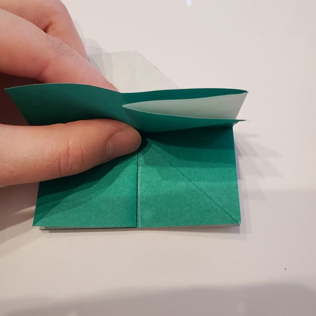 折り紙 ポインセチアの葉っぱの折り方作り方②折る(13)