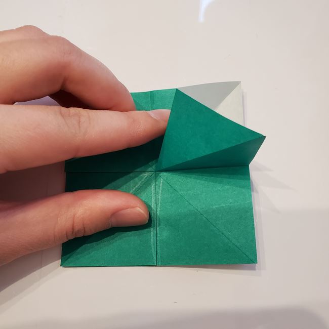 折り紙 ポインセチアの葉っぱの折り方作り方②折る(15)