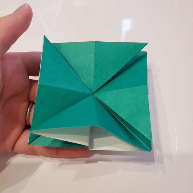 折り紙 ポインセチアの葉っぱの折り方作り方②折る(18)
