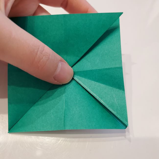 折り紙 ポインセチアの葉っぱの折り方作り方②折る(20)
