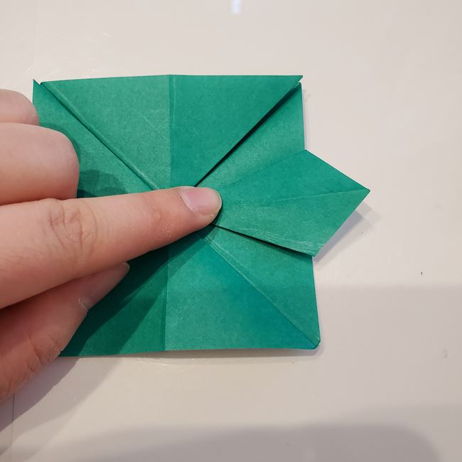 折り紙 ポインセチアの葉っぱの折り方作り方②折る(22)